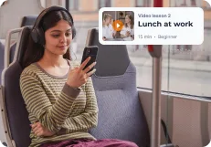 A learner on a train starting the video lesson “Lunch at work”, 15 minutes, beginner level
